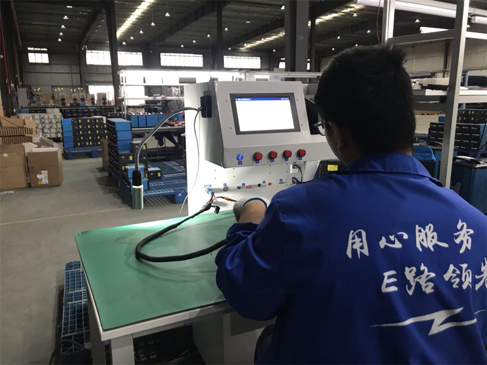 福光産品應(yīng)用于在二輪車(chē)锂電池維護現(xiàn)場